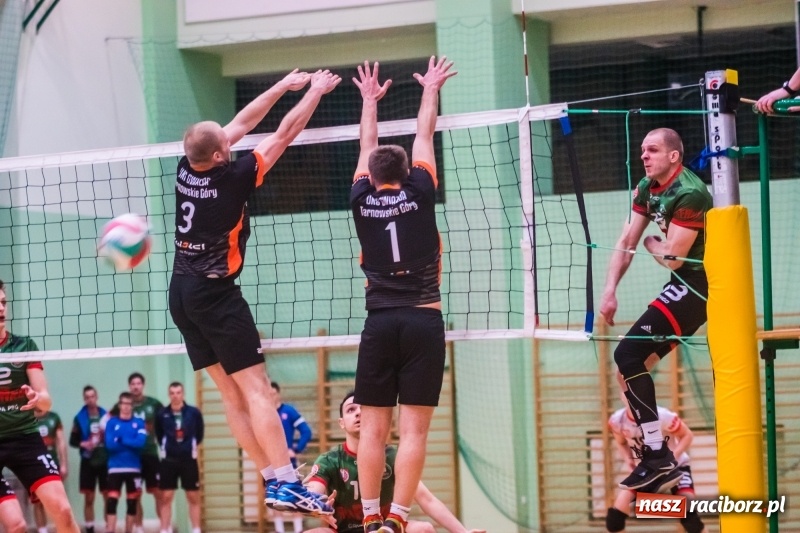 Zdjęcie w galerii na portalu naszraciborz.pl: Pięciosetowy maraton Rafako z Gwiazdą wiadomości z regionu