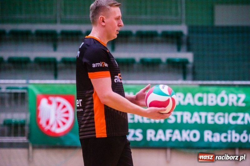 Zdjęcie w galerii na portalu naszraciborz.pl: Pięciosetowy maraton Rafako z Gwiazdą wiadomości z regionu