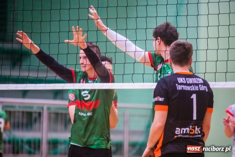 Zdjęcie w galerii na portalu naszraciborz.pl: Pięciosetowy maraton Rafako z Gwiazdą wiadomości z regionu