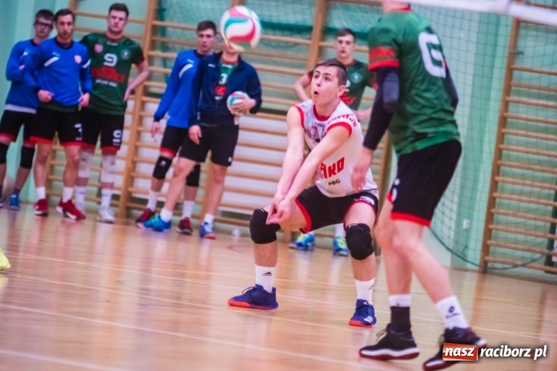 Zdjęcie w galerii na portalu naszraciborz.pl: Pięciosetowy maraton Rafako z Gwiazdą wiadomości z regionu