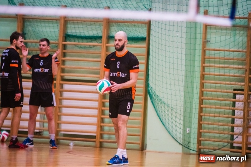 Zdjęcie w galerii na portalu naszraciborz.pl: Pięciosetowy maraton Rafako z Gwiazdą wiadomości z regionu