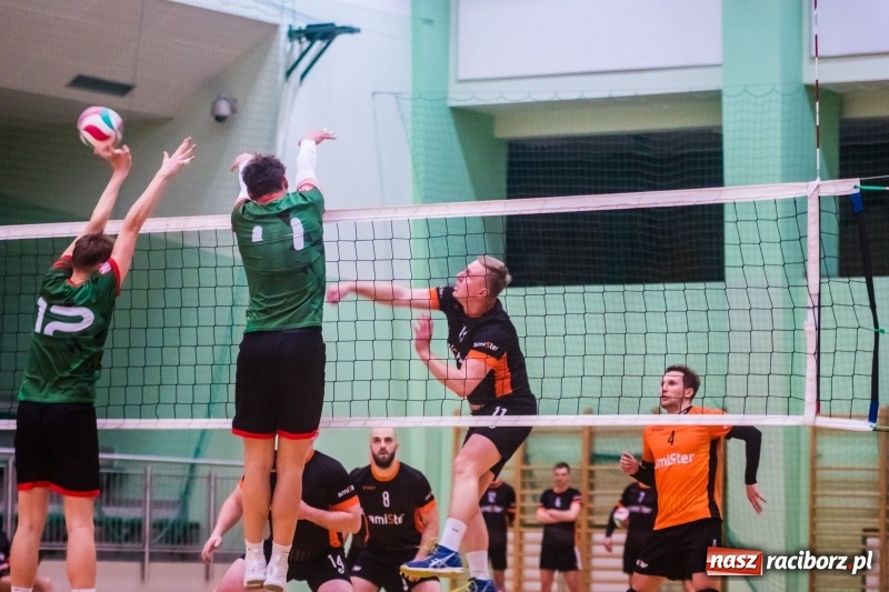 Zdjęcie w galerii na portalu naszraciborz.pl: Pięciosetowy maraton Rafako z Gwiazdą wiadomości z regionu