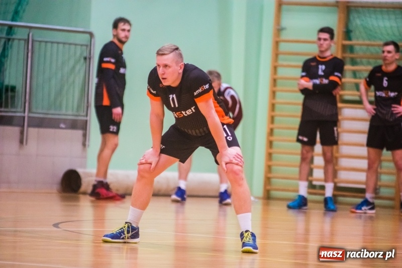 Zdjęcie w galerii na portalu naszraciborz.pl: Pięciosetowy maraton Rafako z Gwiazdą wiadomości z regionu