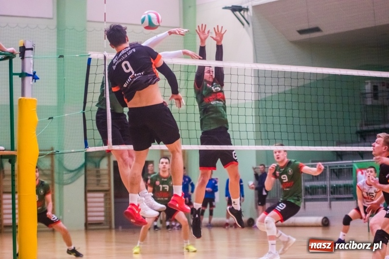 Zdjęcie w galerii na portalu naszraciborz.pl: Pięciosetowy maraton Rafako z Gwiazdą wiadomości z regionu