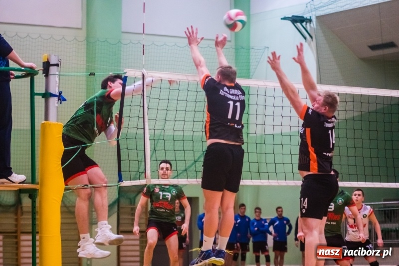 Zdjęcie w galerii na portalu naszraciborz.pl: Pięciosetowy maraton Rafako z Gwiazdą wiadomości z regionu