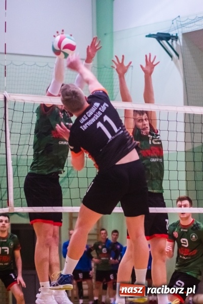 Zdjęcie w galerii na portalu naszraciborz.pl: Pięciosetowy maraton Rafako z Gwiazdą wiadomości z regionu