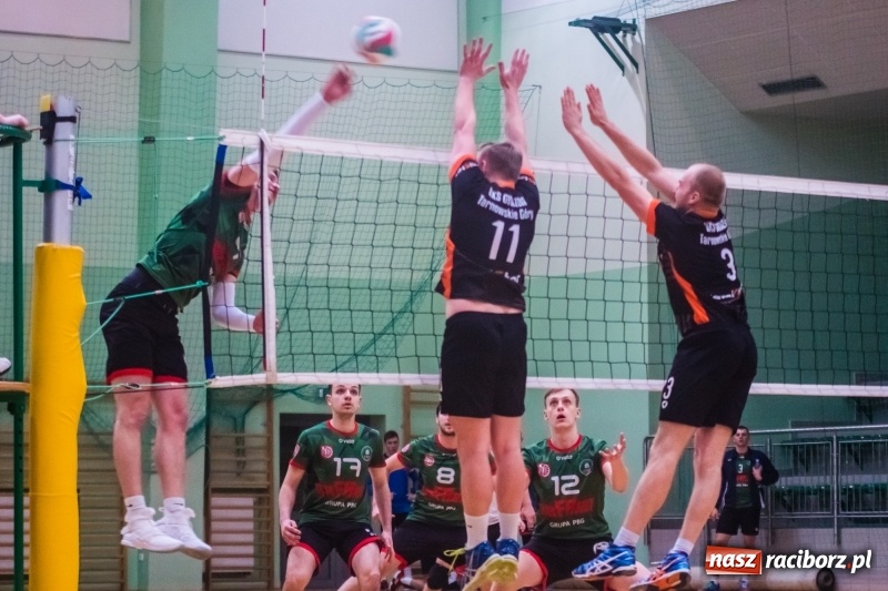 Zdjęcie w galerii na portalu naszraciborz.pl: Pięciosetowy maraton Rafako z Gwiazdą wiadomości z regionu