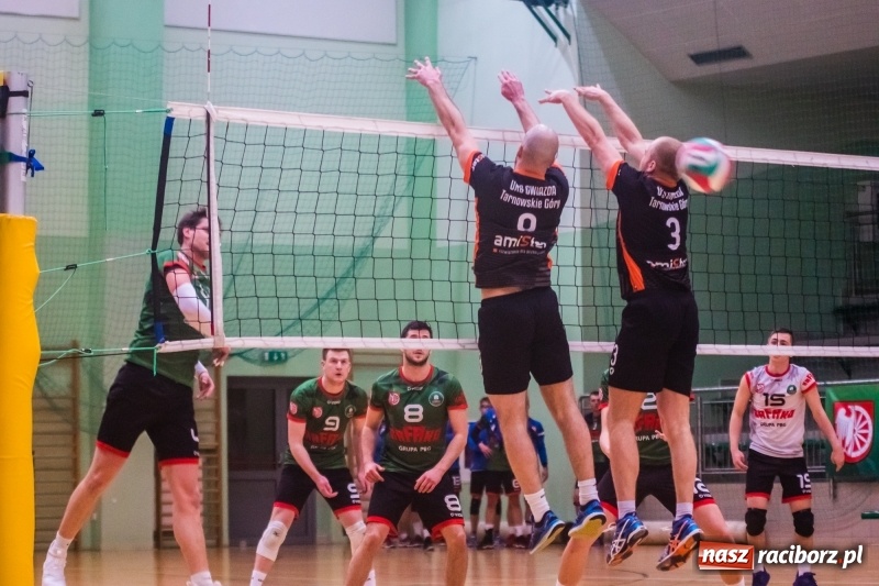 Zdjęcie w galerii na portalu naszraciborz.pl: Pięciosetowy maraton Rafako z Gwiazdą wiadomości z regionu