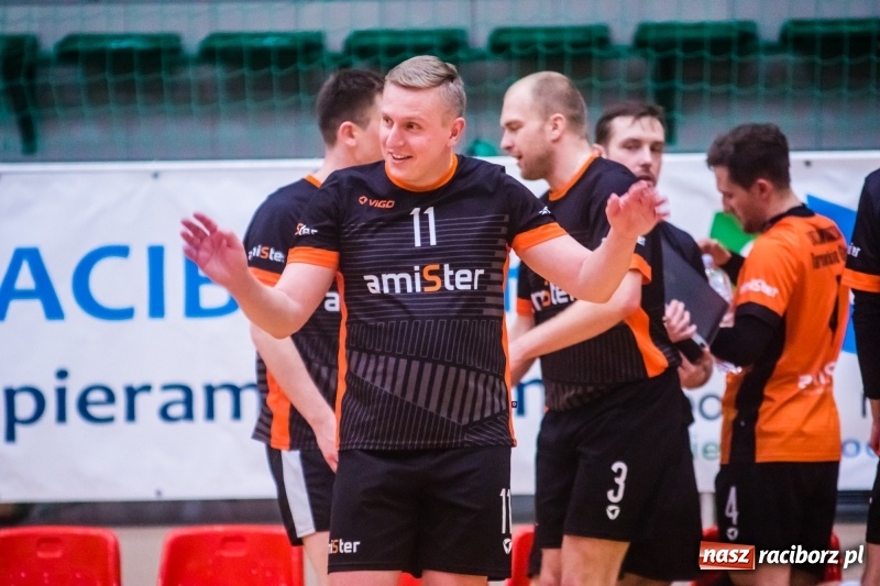 Zdjęcie w galerii na portalu naszraciborz.pl: Pięciosetowy maraton Rafako z Gwiazdą wiadomości z regionu