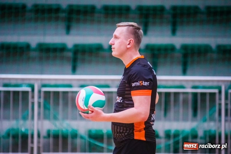 Zdjęcie w galerii na portalu naszraciborz.pl: Pięciosetowy maraton Rafako z Gwiazdą wiadomości z regionu