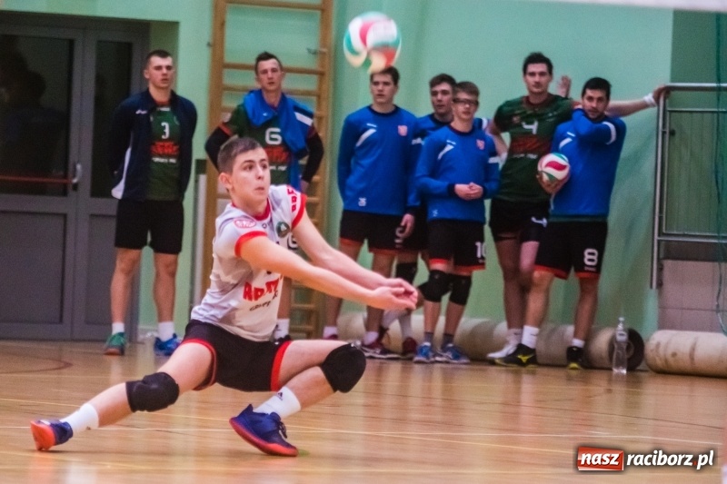 Zdjęcie w galerii na portalu naszraciborz.pl: Pięciosetowy maraton Rafako z Gwiazdą wiadomości z regionu