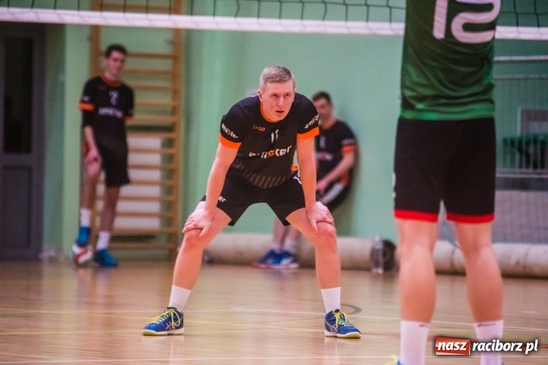 Zdjęcie w galerii na portalu naszraciborz.pl: Pięciosetowy maraton Rafako z Gwiazdą wiadomości z regionu