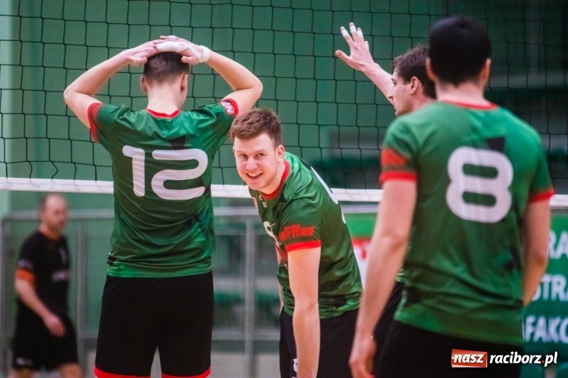 Zdjęcie w galerii na portalu naszraciborz.pl: Pięciosetowy maraton Rafako z Gwiazdą wiadomości z regionu