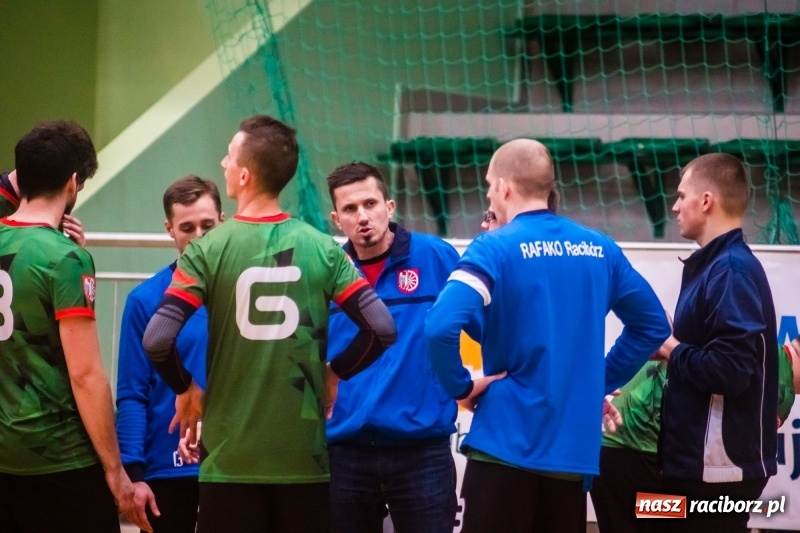 Zdjęcie w galerii na portalu naszraciborz.pl: Pięciosetowy maraton Rafako z Gwiazdą wiadomości z regionu