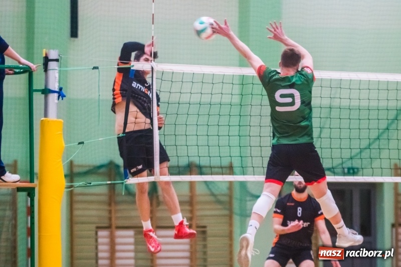 Zdjęcie w galerii na portalu naszraciborz.pl: Pięciosetowy maraton Rafako z Gwiazdą wiadomości z regionu