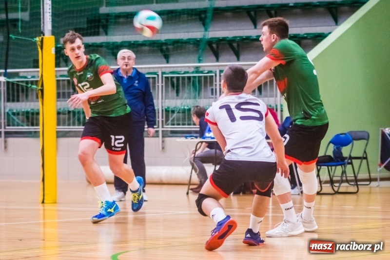 Zdjęcie w galerii na portalu naszraciborz.pl: Pięciosetowy maraton Rafako z Gwiazdą wiadomości z regionu