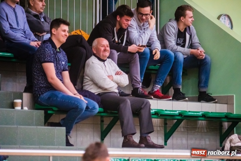 Zdjęcie w galerii na portalu naszraciborz.pl: Pięciosetowy maraton Rafako z Gwiazdą wiadomości z regionu