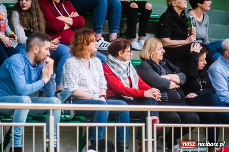 Zdjęcie w galerii na portalu naszraciborz.pl: Pięciosetowy maraton Rafako z Gwiazdą wiadomości z regionu