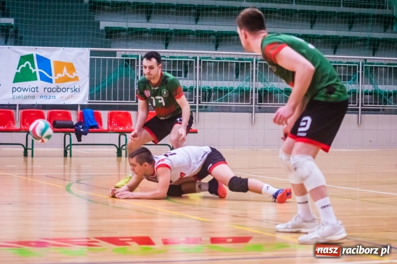 Zdjęcie w galerii na portalu naszraciborz.pl: Pięciosetowy maraton Rafako z Gwiazdą wiadomości z regionu