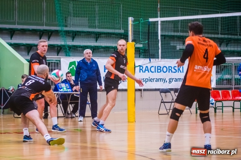 Zdjęcie w galerii na portalu naszraciborz.pl: Pięciosetowy maraton Rafako z Gwiazdą wiadomości z regionu