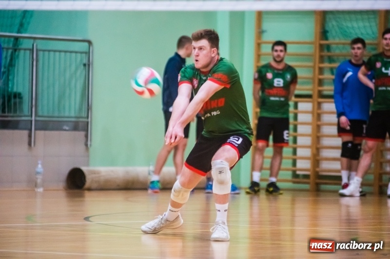 Zdjęcie w galerii na portalu naszraciborz.pl: Pięciosetowy maraton Rafako z Gwiazdą wiadomości z regionu