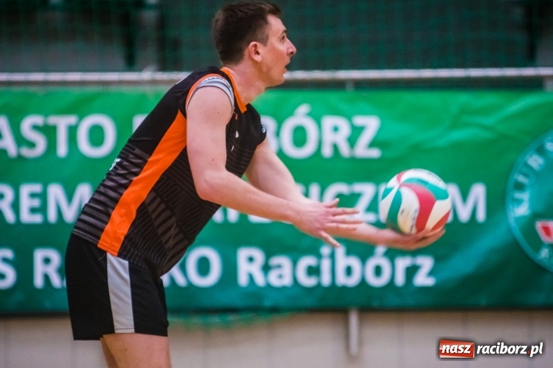 Zdjęcie w galerii na portalu naszraciborz.pl: Pięciosetowy maraton Rafako z Gwiazdą wiadomości z regionu