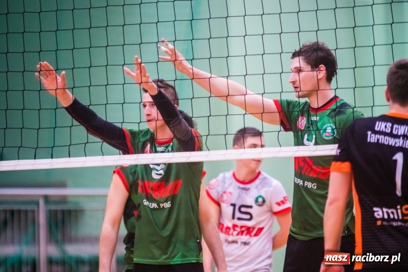 Zdjęcie w galerii na portalu naszraciborz.pl: Pięciosetowy maraton Rafako z Gwiazdą wiadomości z regionu