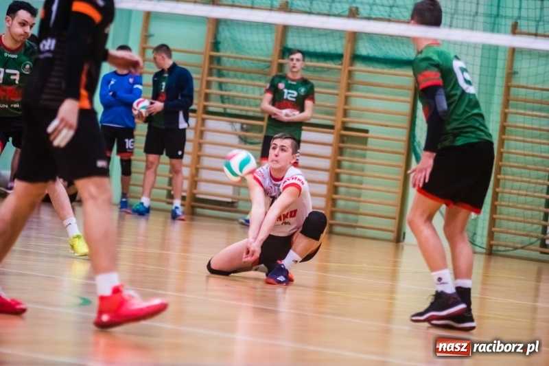 Zdjęcie w galerii na portalu naszraciborz.pl: Pięciosetowy maraton Rafako z Gwiazdą wiadomości z regionu