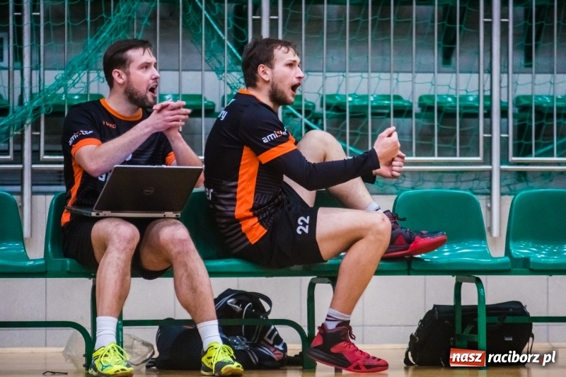 Zdjęcie w galerii na portalu naszraciborz.pl: Pięciosetowy maraton Rafako z Gwiazdą wiadomości z regionu