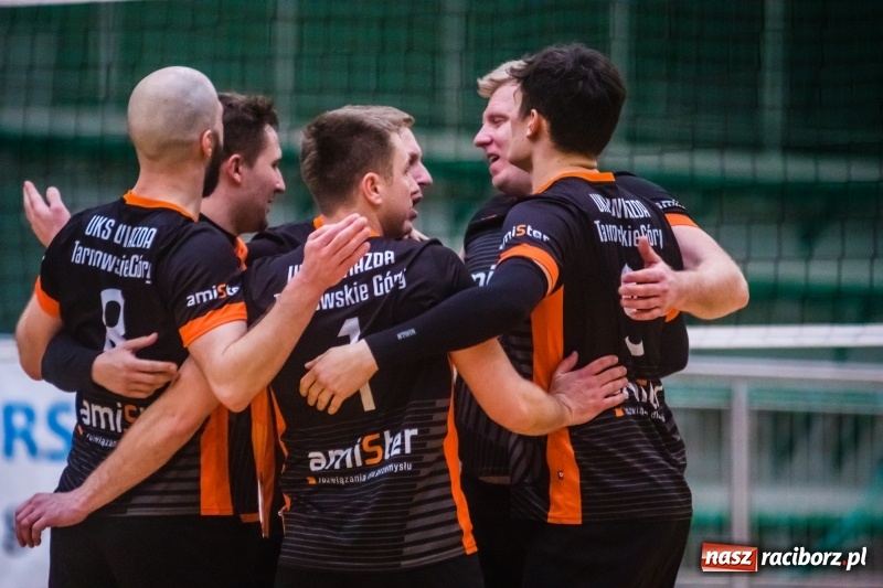 Zdjęcie w galerii na portalu naszraciborz.pl: Pięciosetowy maraton Rafako z Gwiazdą wiadomości z regionu