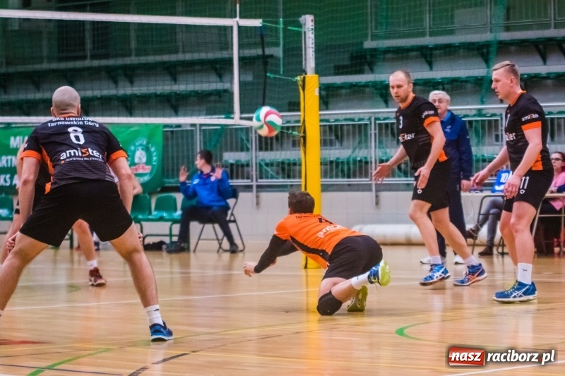 Zdjęcie w galerii na portalu naszraciborz.pl: Pięciosetowy maraton Rafako z Gwiazdą wiadomości z regionu