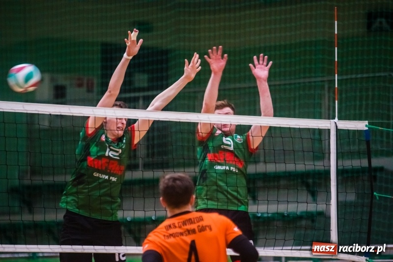 Zdjęcie w galerii na portalu naszraciborz.pl: Pięciosetowy maraton Rafako z Gwiazdą wiadomości z regionu