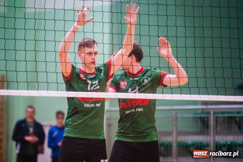 Zdjęcie w galerii na portalu naszraciborz.pl: Pięciosetowy maraton Rafako z Gwiazdą wiadomości z regionu