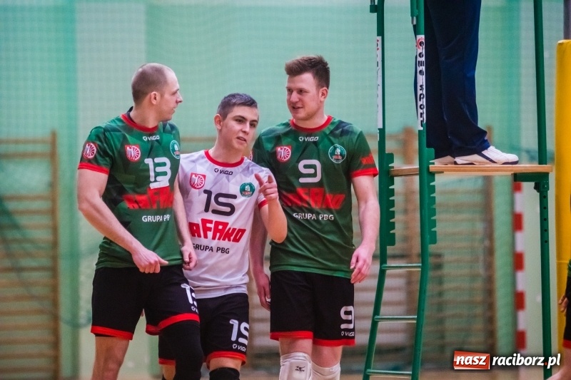 Zdjęcie w galerii na portalu naszraciborz.pl: Pięciosetowy maraton Rafako z Gwiazdą wiadomości z regionu