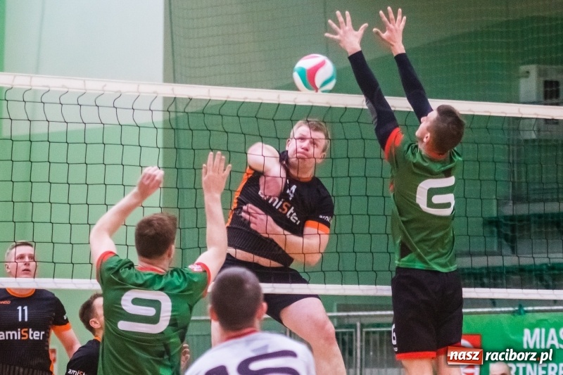 Zdjęcie w galerii na portalu naszraciborz.pl: Pięciosetowy maraton Rafako z Gwiazdą wiadomości z regionu