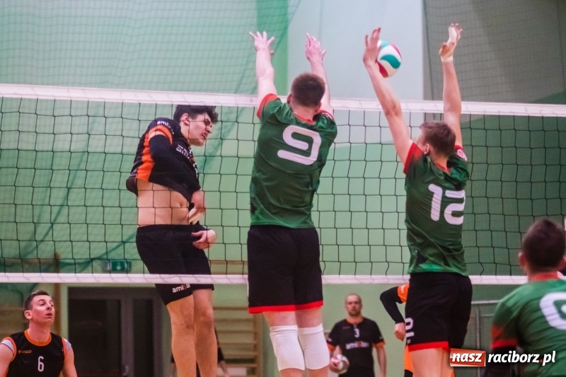 Zdjęcie w galerii na portalu naszraciborz.pl: Pięciosetowy maraton Rafako z Gwiazdą wiadomości z regionu