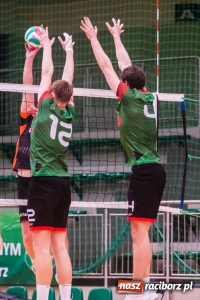 Zdjęcie w galerii na portalu naszraciborz.pl: Pięciosetowy maraton Rafako z Gwiazdą wiadomości z regionu