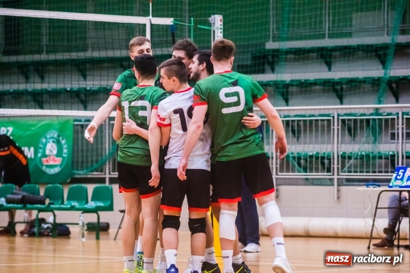 Zdjęcie w galerii na portalu naszraciborz.pl: Pięciosetowy maraton Rafako z Gwiazdą wiadomości z regionu