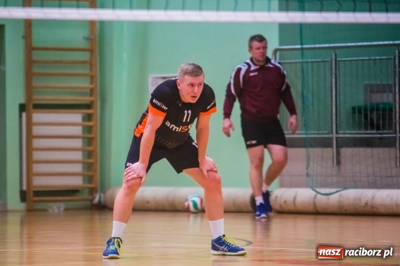 Zdjęcie w galerii na portalu naszraciborz.pl: Pięciosetowy maraton Rafako z Gwiazdą wiadomości z regionu