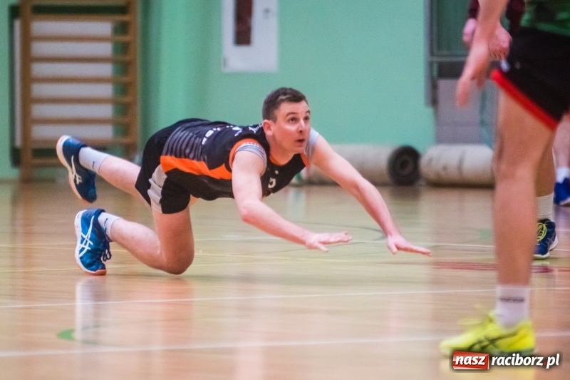 Zdjęcie w galerii na portalu naszraciborz.pl: Pięciosetowy maraton Rafako z Gwiazdą wiadomości z regionu