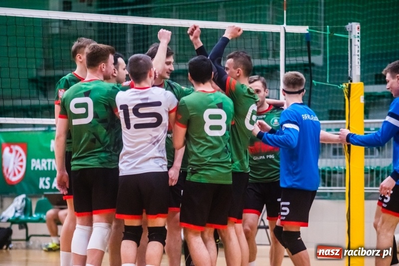 Zdjęcie w galerii na portalu naszraciborz.pl: Pięciosetowy maraton Rafako z Gwiazdą wiadomości z regionu