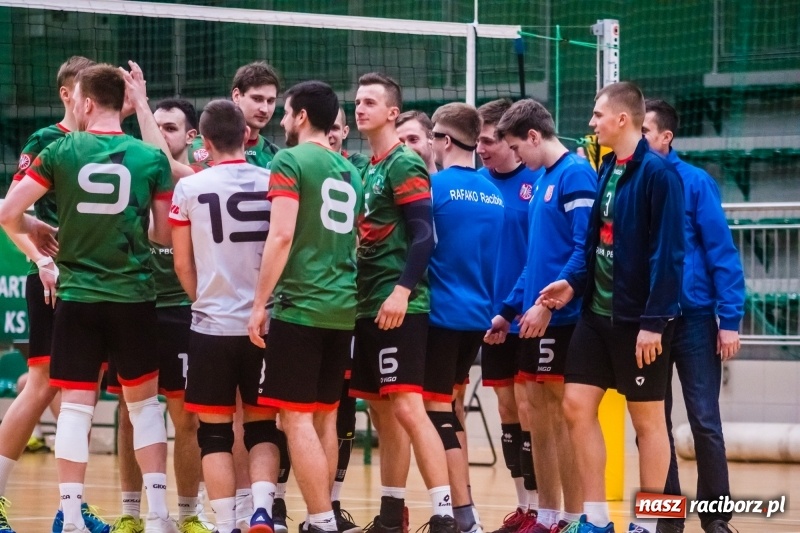 Zdjęcie w galerii na portalu naszraciborz.pl: Pięciosetowy maraton Rafako z Gwiazdą wiadomości z regionu