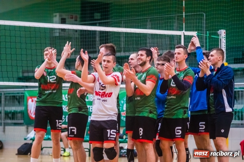 Zdjęcie w galerii na portalu naszraciborz.pl: Pięciosetowy maraton Rafako z Gwiazdą wiadomości z regionu