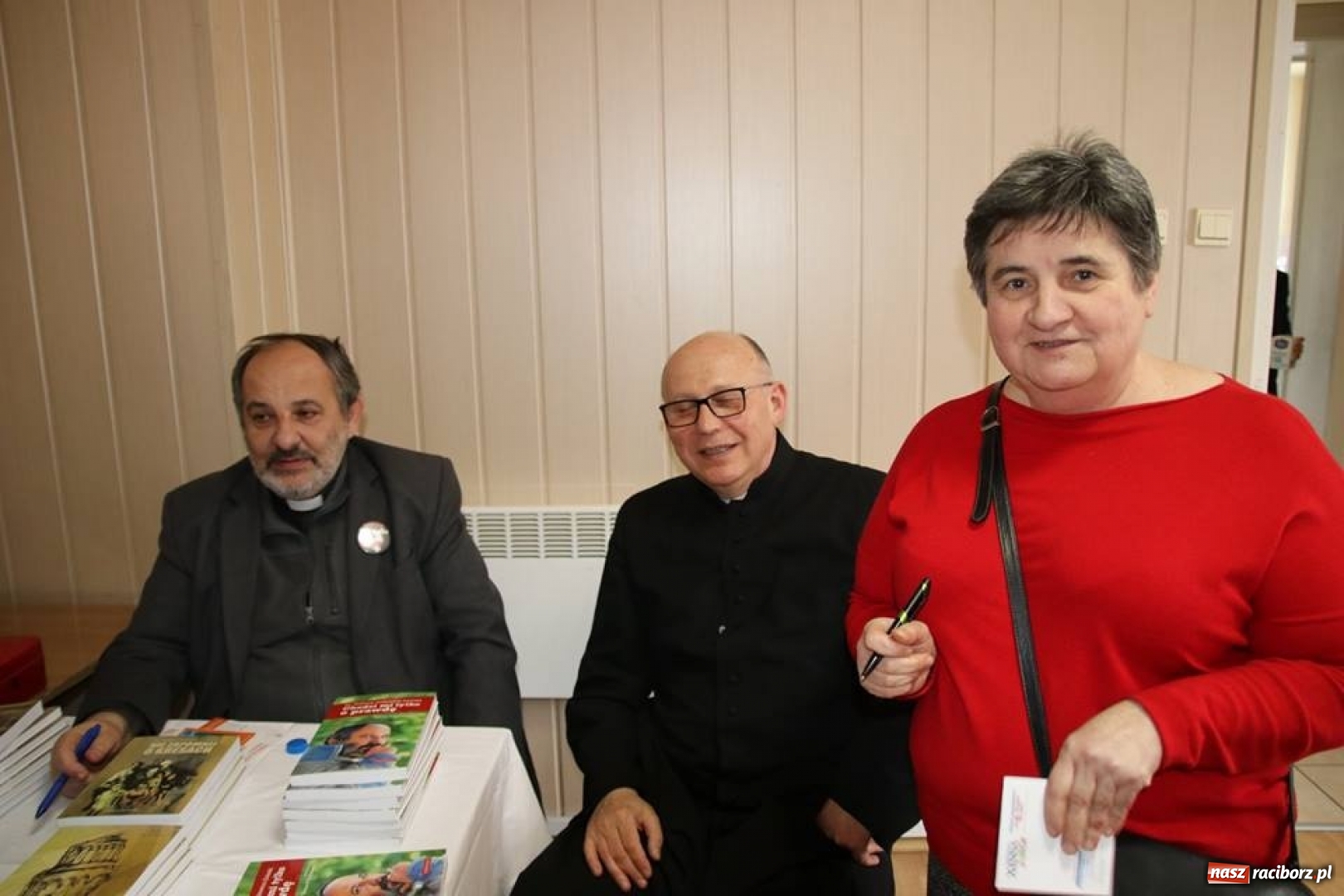 Zdjęcie w galerii na portalu naszraciborz.pl: W Babicach koło Głubczyc uczczono pamięć ofiar mordu w Hucie Pieniackiej wiadomości z regionu