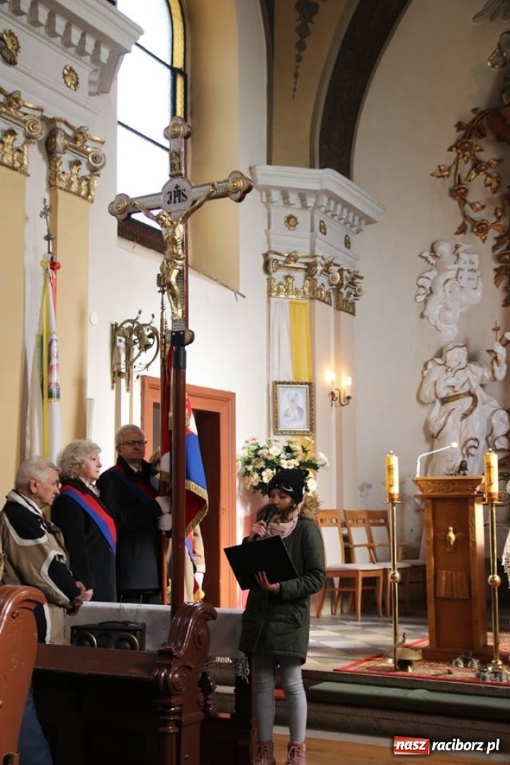 Zdjęcie w galerii na portalu naszraciborz.pl: W Babicach koło Głubczyc uczczono pamięć ofiar mordu w Hucie Pieniackiej wiadomości z regionu
