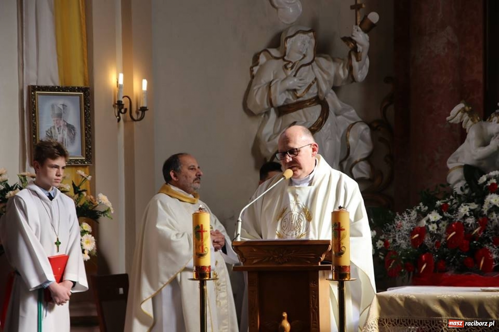 Zdjęcie w galerii na portalu naszraciborz.pl: W Babicach koło Głubczyc uczczono pamięć ofiar mordu w Hucie Pieniackiej wiadomości z regionu