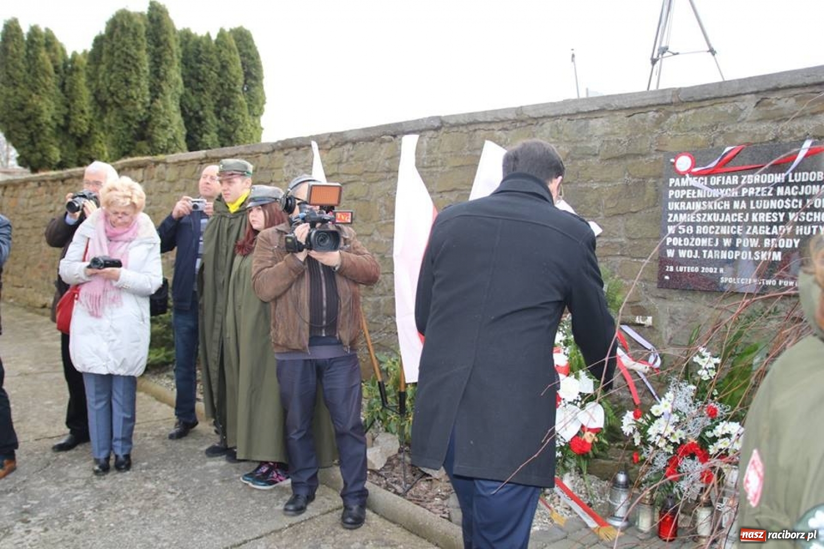 Zdjęcie w galerii na portalu naszraciborz.pl: W Babicach koło Głubczyc uczczono pamięć ofiar mordu w Hucie Pieniackiej wiadomości z regionu