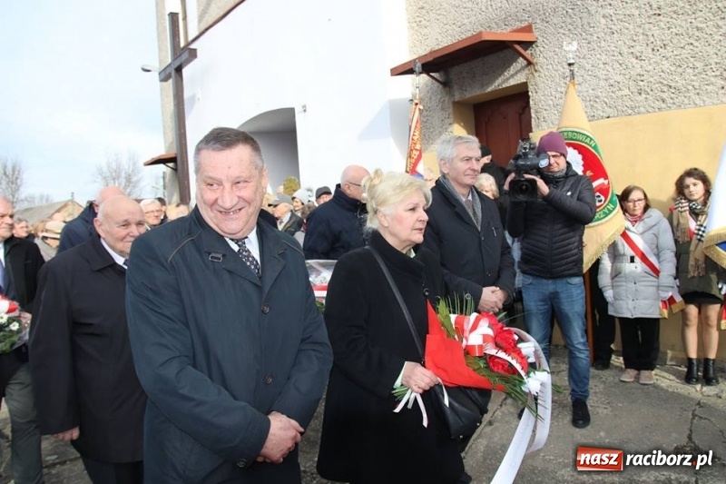 Zdjęcie w galerii na portalu naszraciborz.pl: W Babicach koło Głubczyc uczczono pamięć ofiar mordu w Hucie Pieniackiej wiadomości z regionu