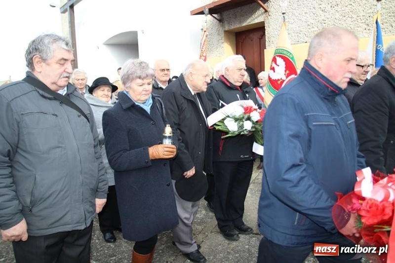 Zdjęcie w galerii na portalu naszraciborz.pl: W Babicach koło Głubczyc uczczono pamięć ofiar mordu w Hucie Pieniackiej wiadomości z regionu