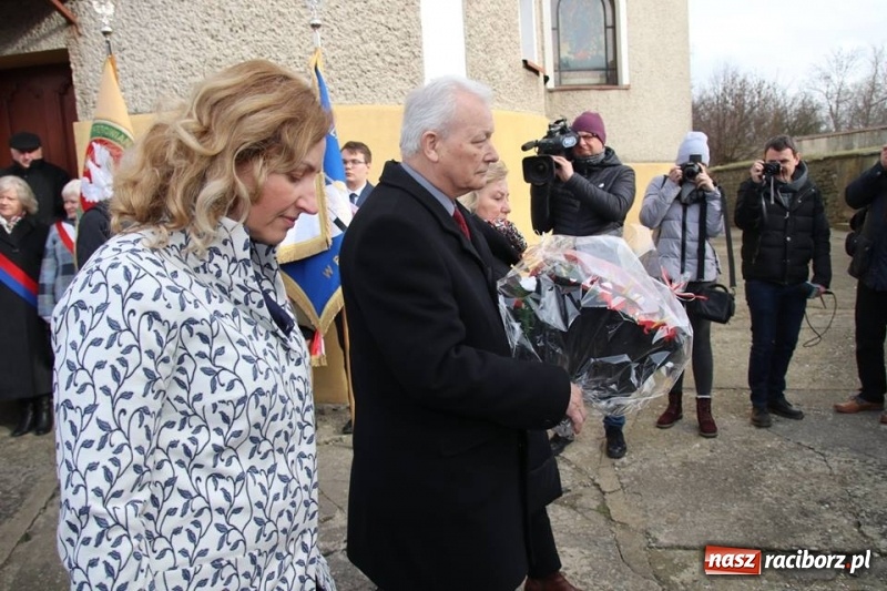 Zdjęcie w galerii na portalu naszraciborz.pl: W Babicach koło Głubczyc uczczono pamięć ofiar mordu w Hucie Pieniackiej wiadomości z regionu